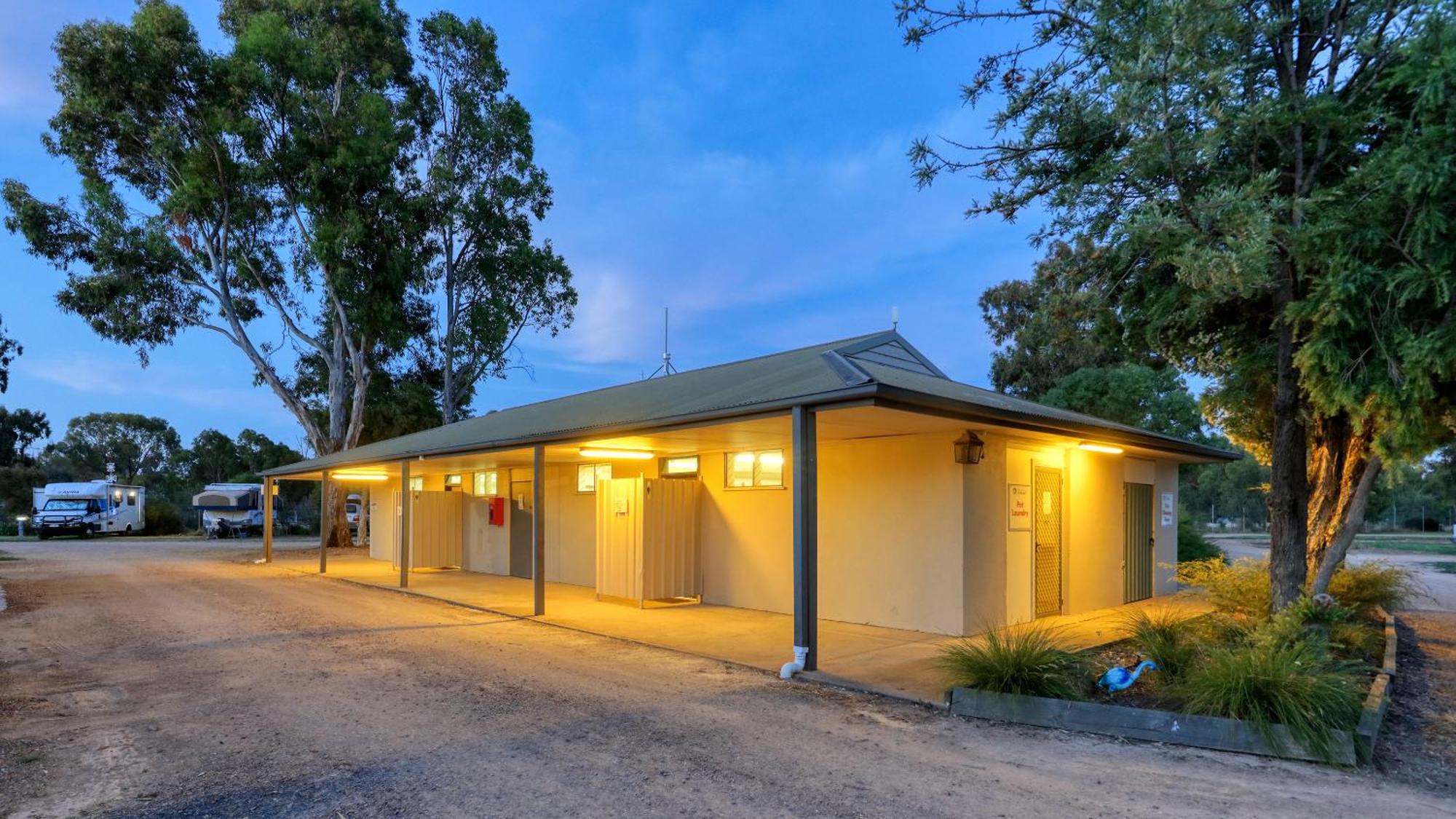 Yarrawonga Riverlands Tourist Park Экстерьер фото
